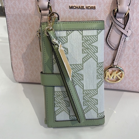 MICHAEL KORS JET SET TRAVEL 35S3GTVW7J LIGHT SAGE LG DOUBLE ZIP WRISTLET-WALLET - Picture 13 of 16